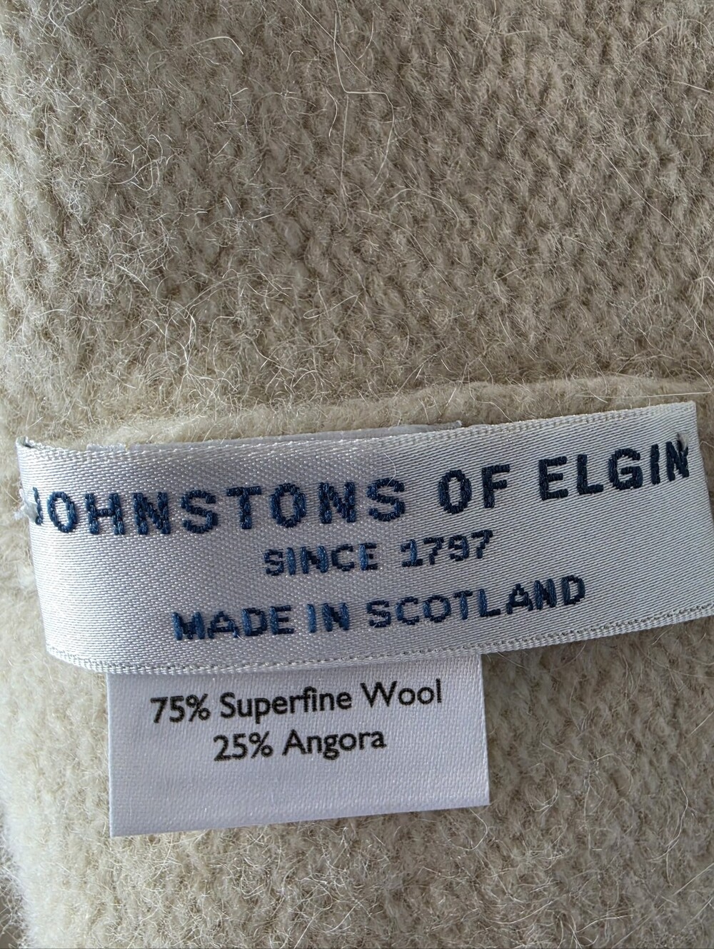 JOHNSTONS OF ELGIN Superfine Wool Angora Blend Cream Chunky Turtleneck Sweater M - Picture 6 of 7